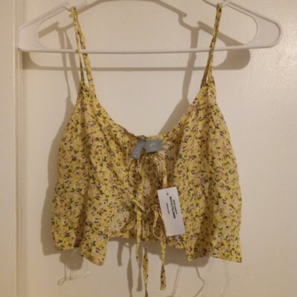 NWT Tilly's Floral Front Tie Top